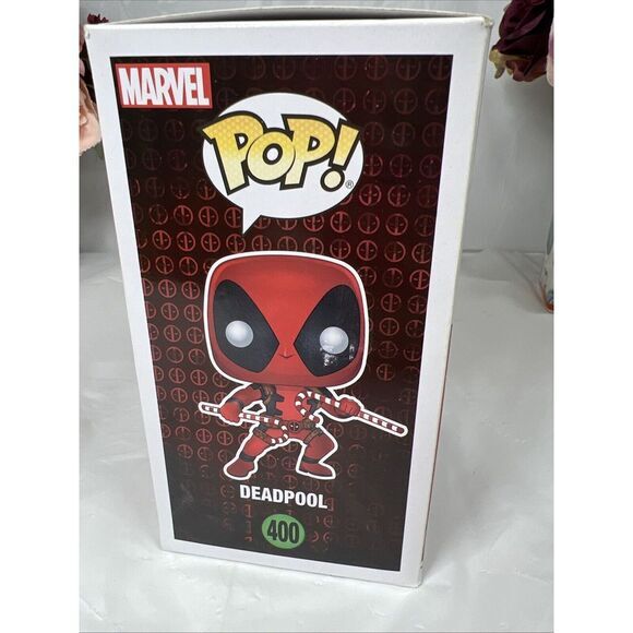 Funko Pop! Marvel - Deadpool:‎ Deadpool With Candy Canes #400 - Picture 3 of 9